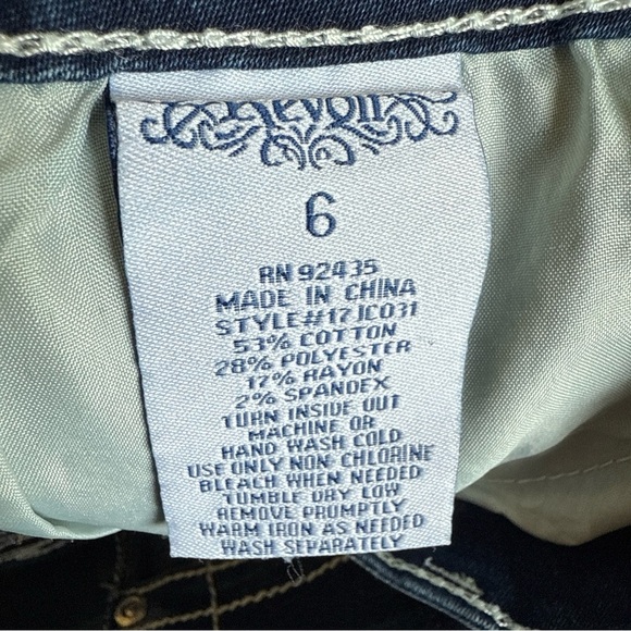 Revolt Women's Distressed Embroidered Jeweled Pocket Jeans Size 6 - Picture 12 of 12